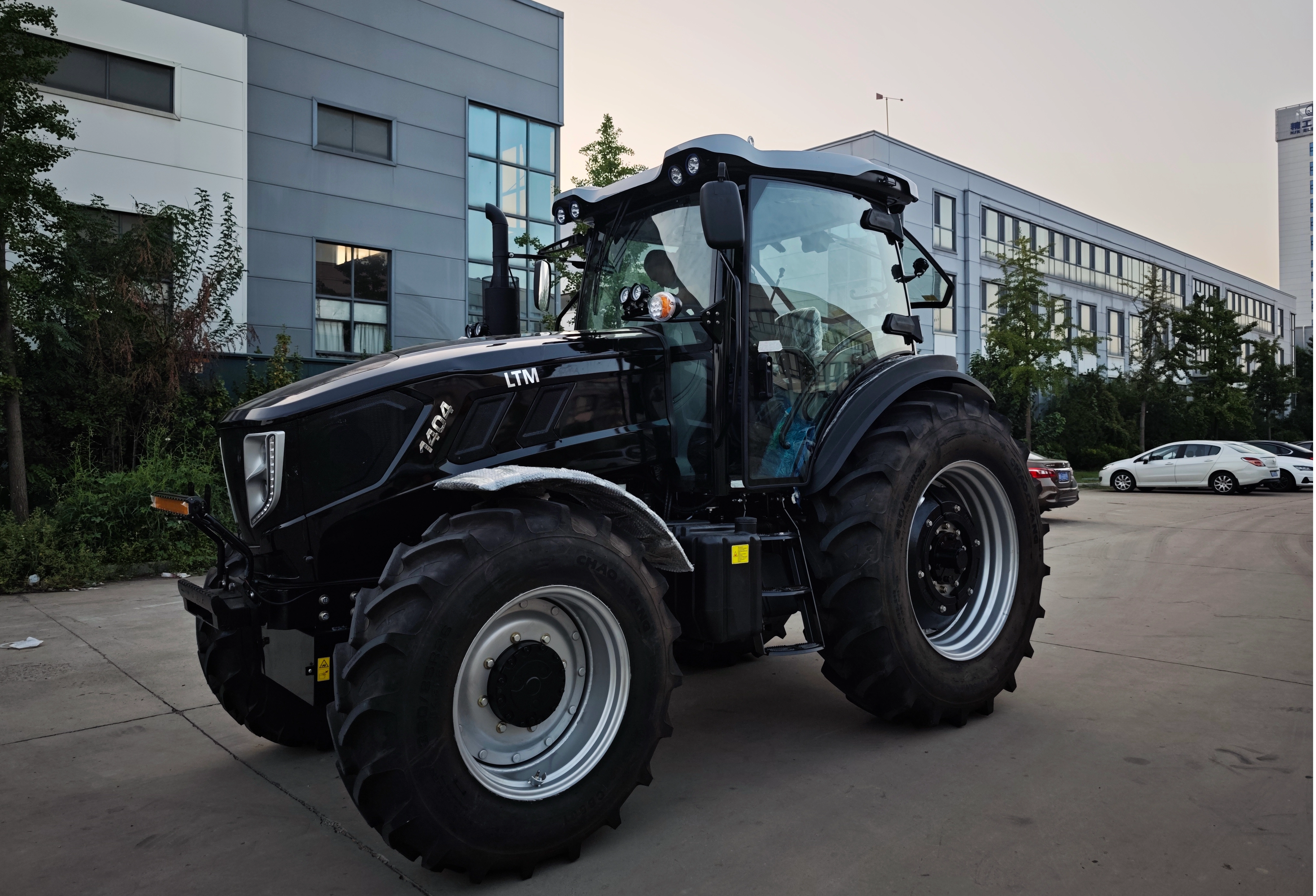 The Complete Tractor Encyclopedia: Price, History, Construction & Selection Guide
