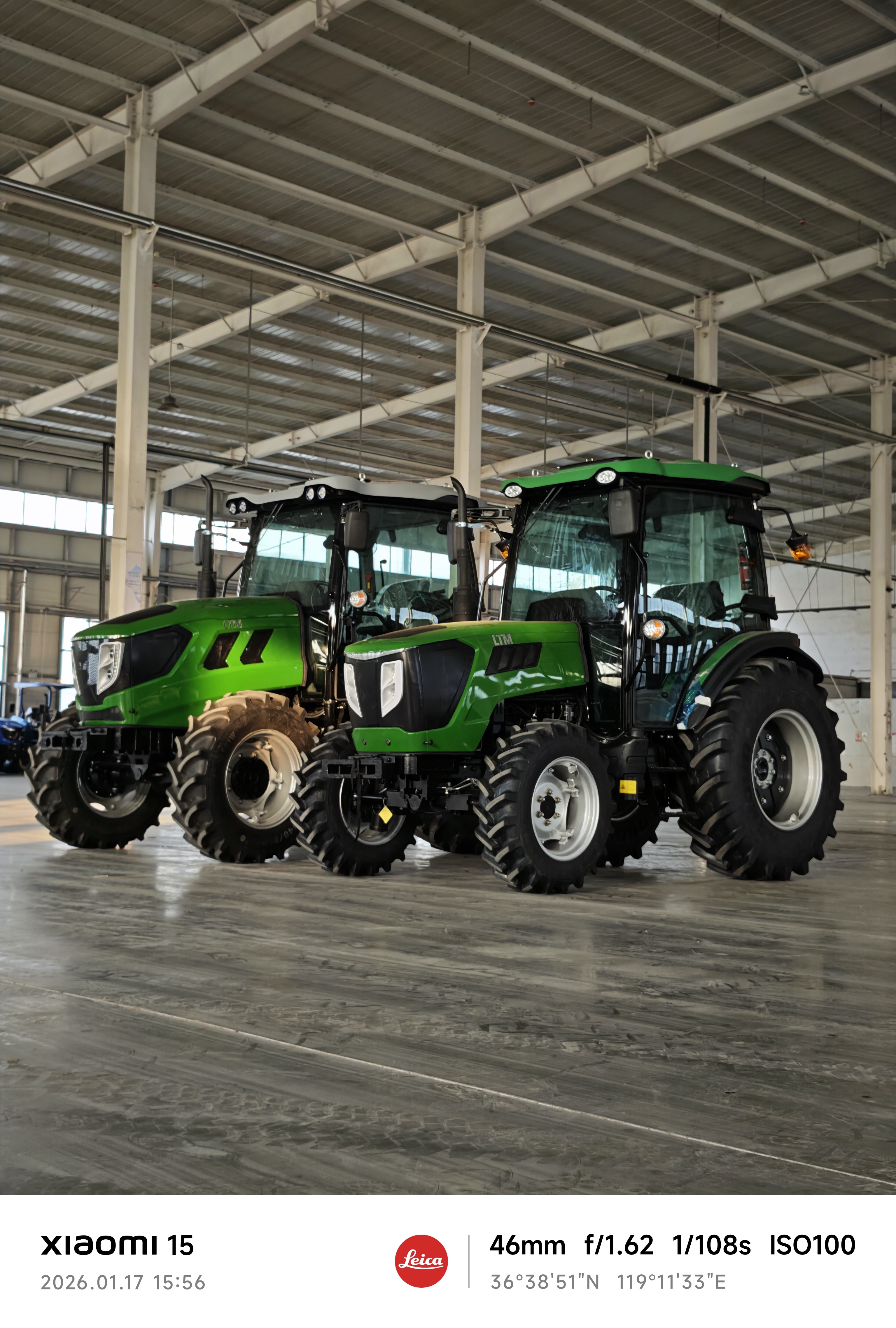 Complete Guide To Tractor Uses: Agriculture, Construction, Attachments & Buying Tips